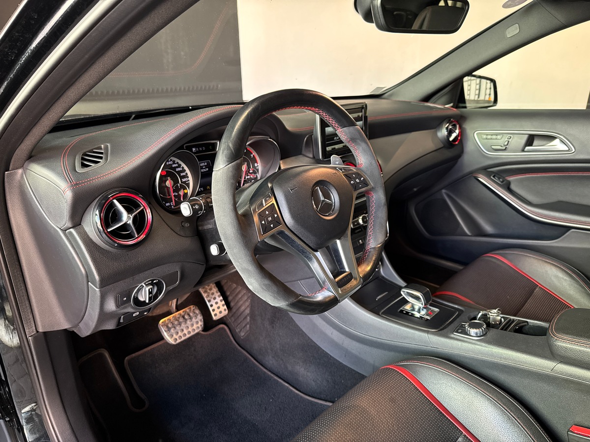 Mercedes-Benz GLA 45 AMG | Noir Cosmos | Toit Ouvrant | Sièges Perf | Keyless | Garantie 12 Mois