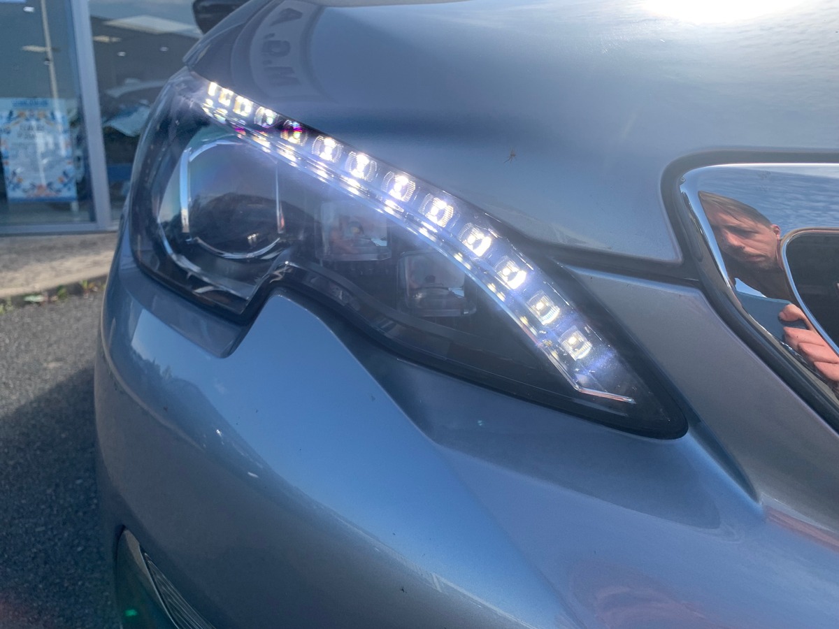 Peugeot 308 130 ch | GT Line | Toit panoramique | Apple car play | Avertisseur angles morts | Radars