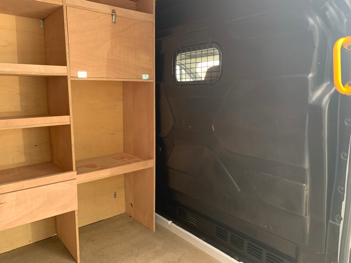 Ford TRANSIT 130 ch | Attelage | Régulateur de vitesse | Bluetooth | Plancher bois et latérale