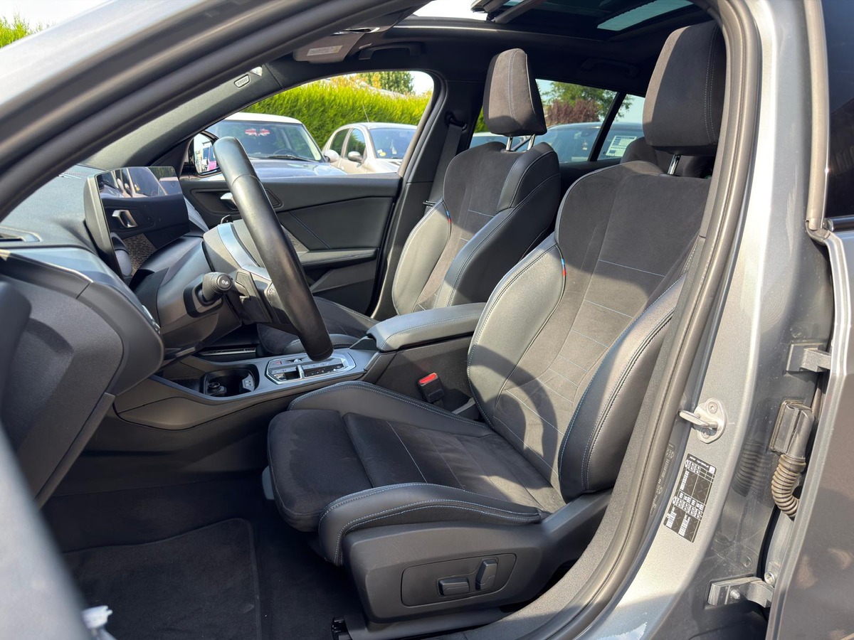 Bmw Série 1 120 iA Msport / Toit panoramique / Attelage / CarPlay / Caméra de recul