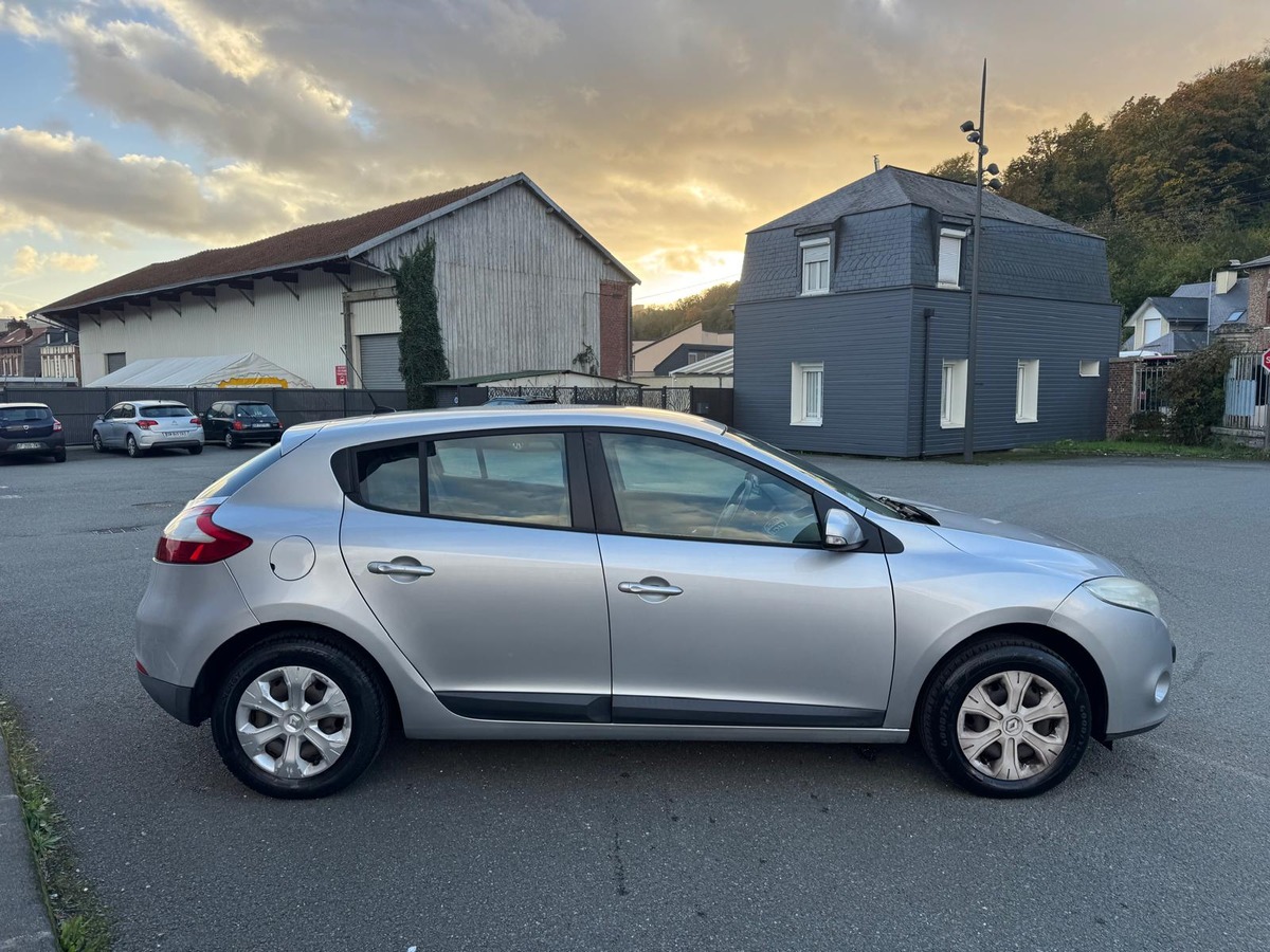 RENAULT Megane III 1.6 E85 (Flexfuel) 110cv Carminat Tom Tom  - Garantie