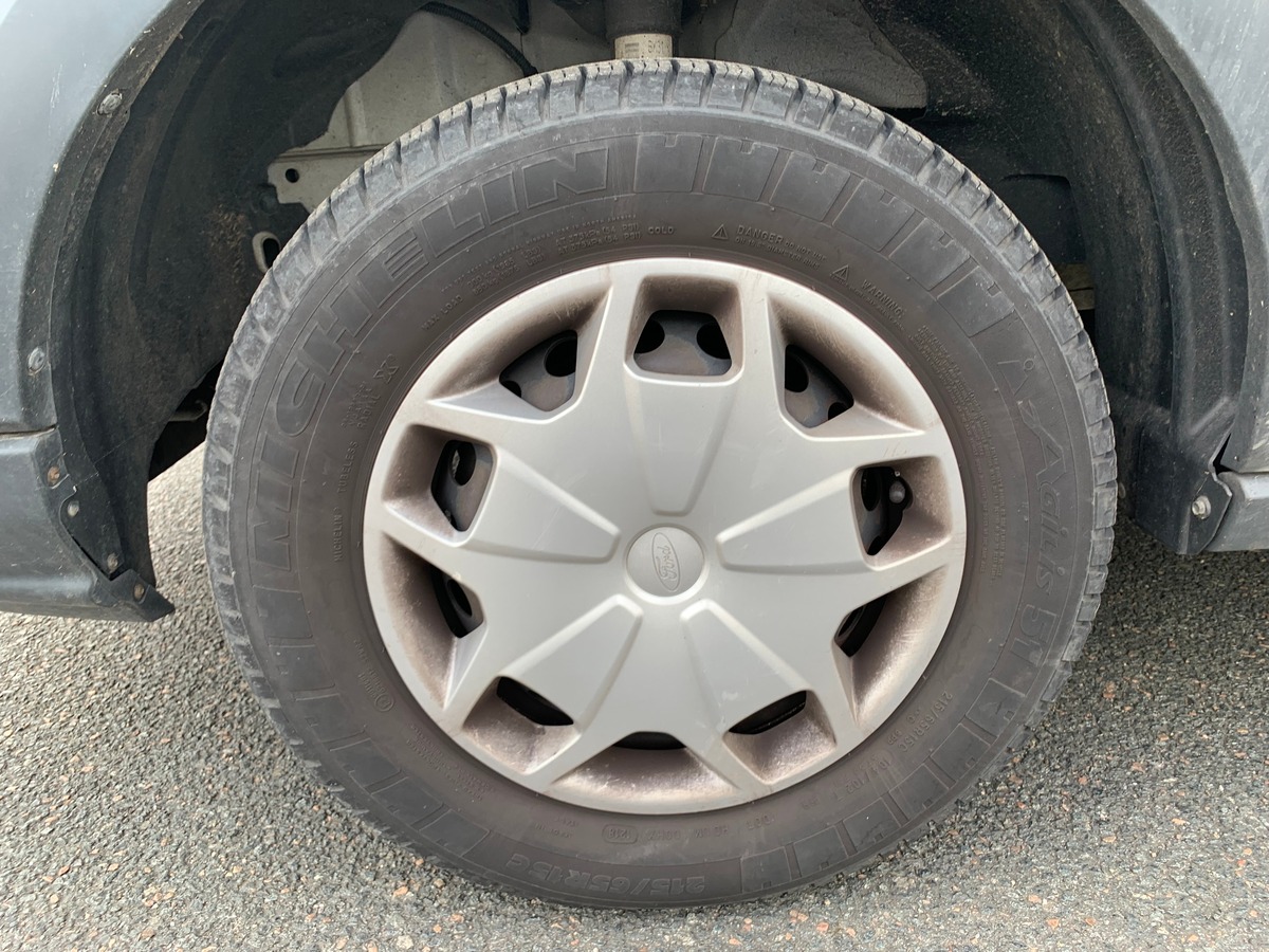 Ford TRANSIT 130 ch | Attelage | Régulateur de vitesse | Bluetooth | Plancher bois et latérale