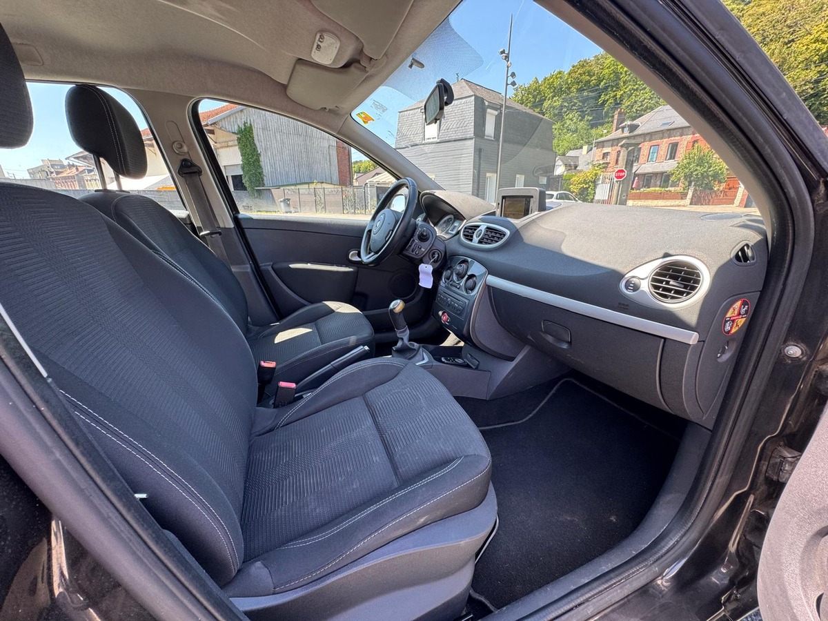 RENAULT Clio III estate 1.5 dci authentique - garantie