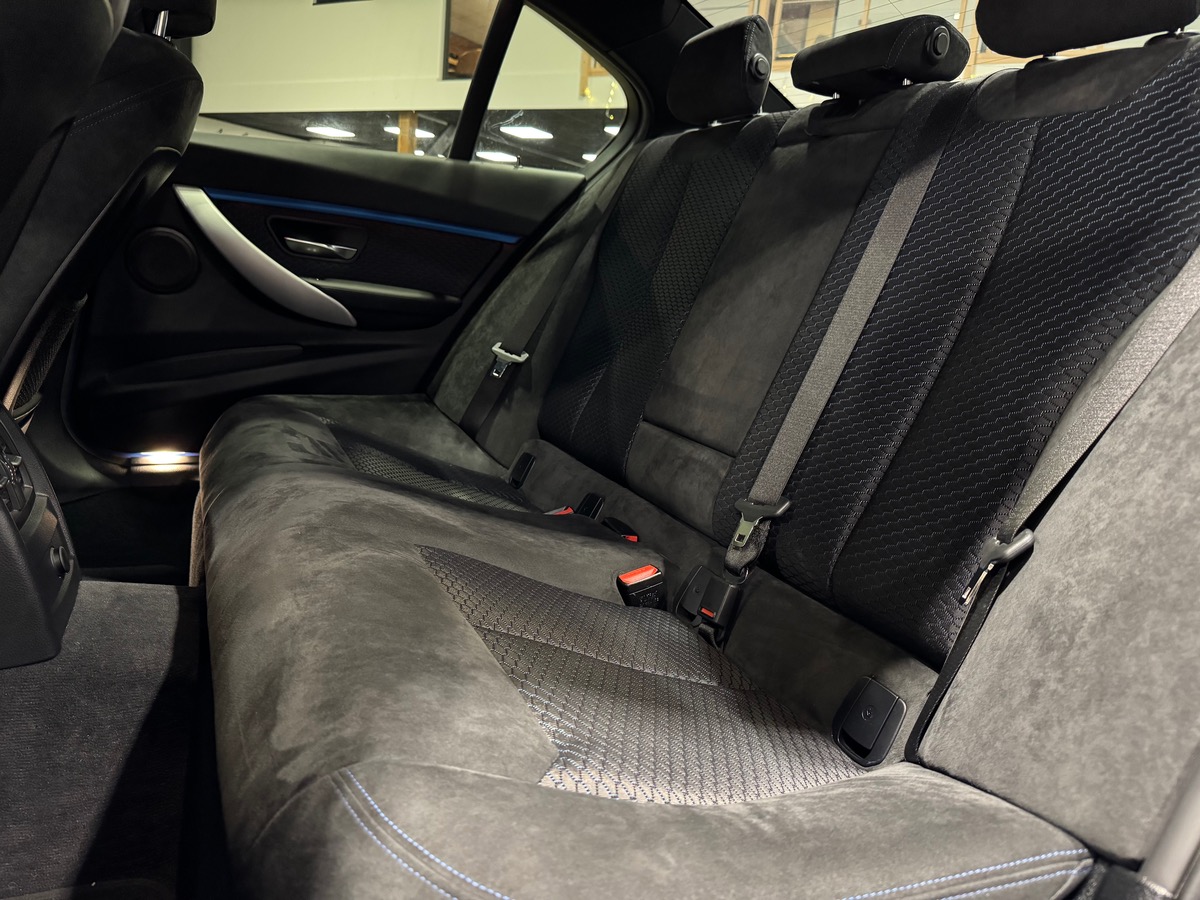 Bmw Série 3 330E IPERFORMANCE 252CV PACK M DKG8 1ER MAIN/UHD/CARPLAY/ALCANTARA ÉTRIER MPERFORMANCE M