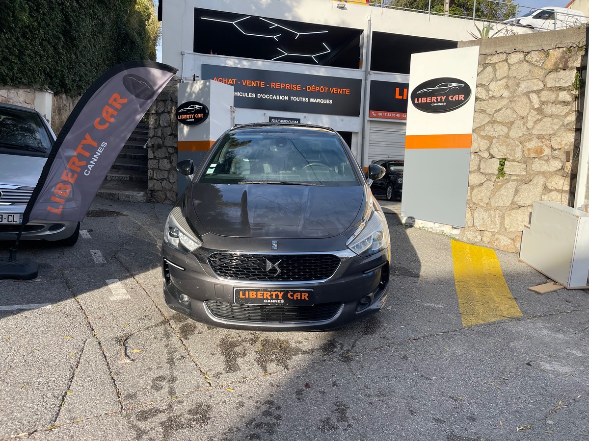 DS ds5 1.6 THP 165 CV Sport Chic / Toit panoramique / Jantes Sport / Intérieur Cuir/ Caméra
