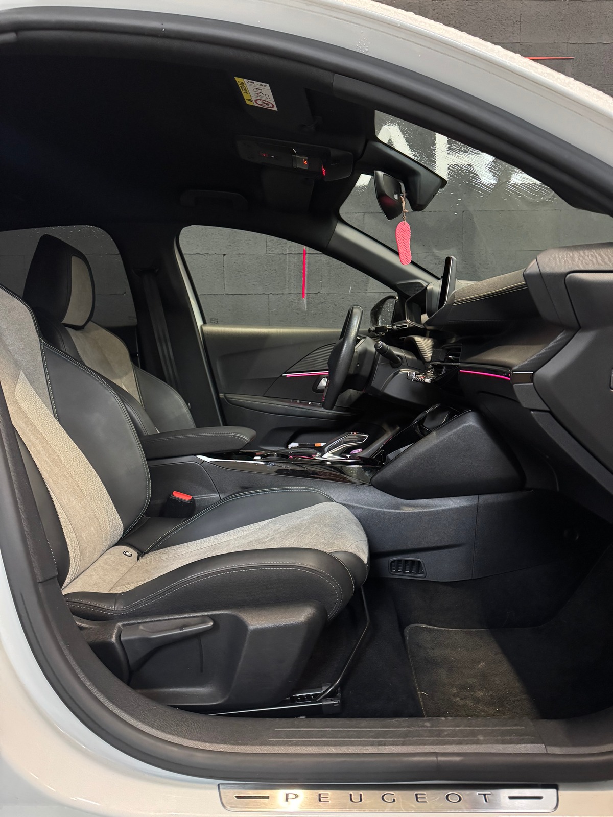 Peugeot 208 e-208 136ch GT