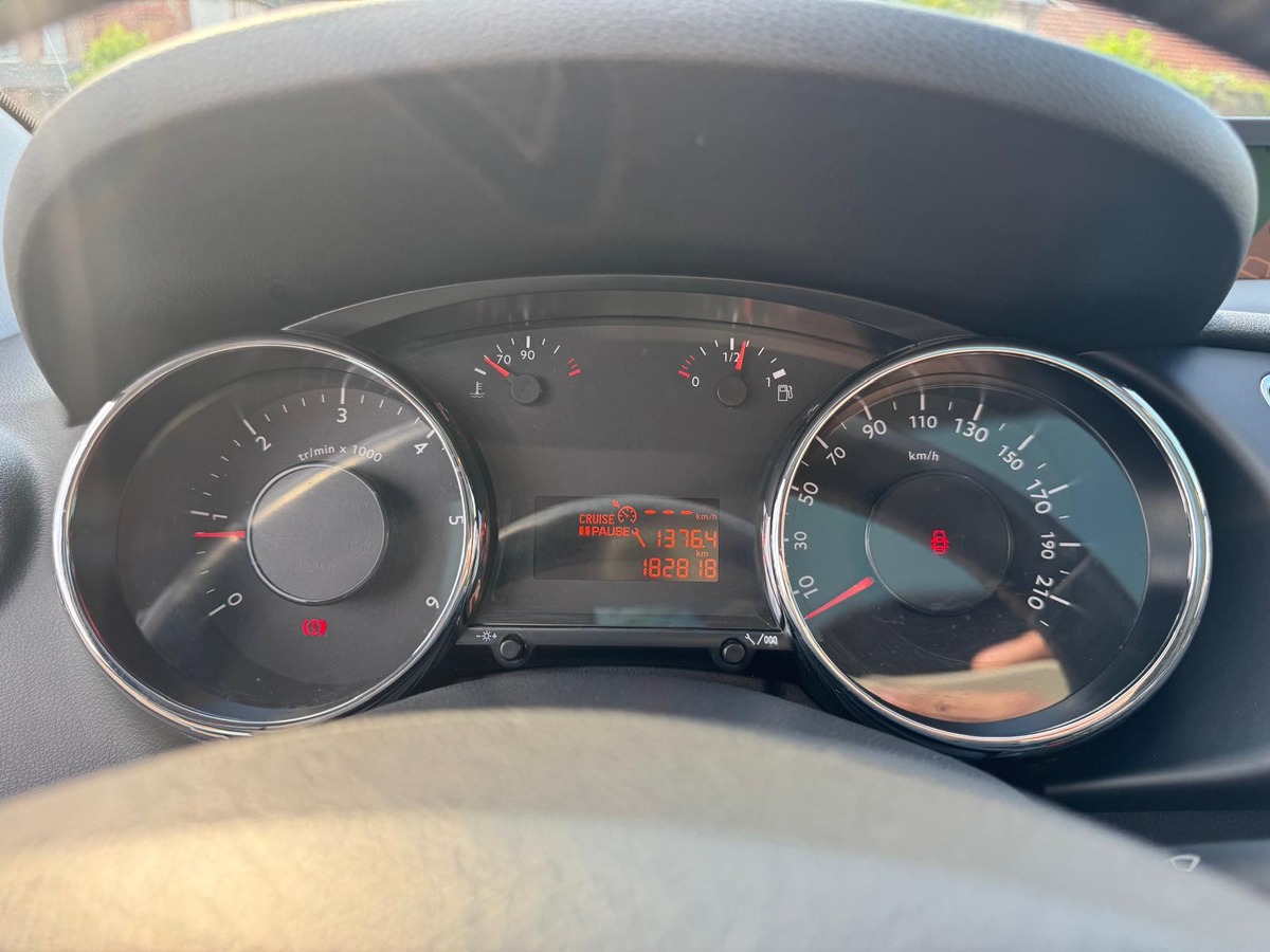 Peugeot 3008 1.6 HDI PREMIUM PACK