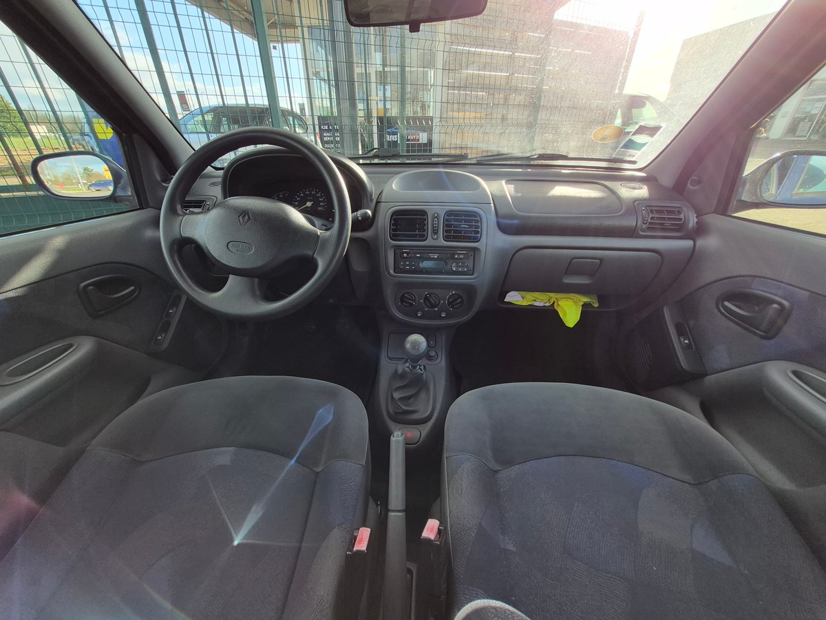RENAULT Clio II 1.4 RTE 5 PORTES