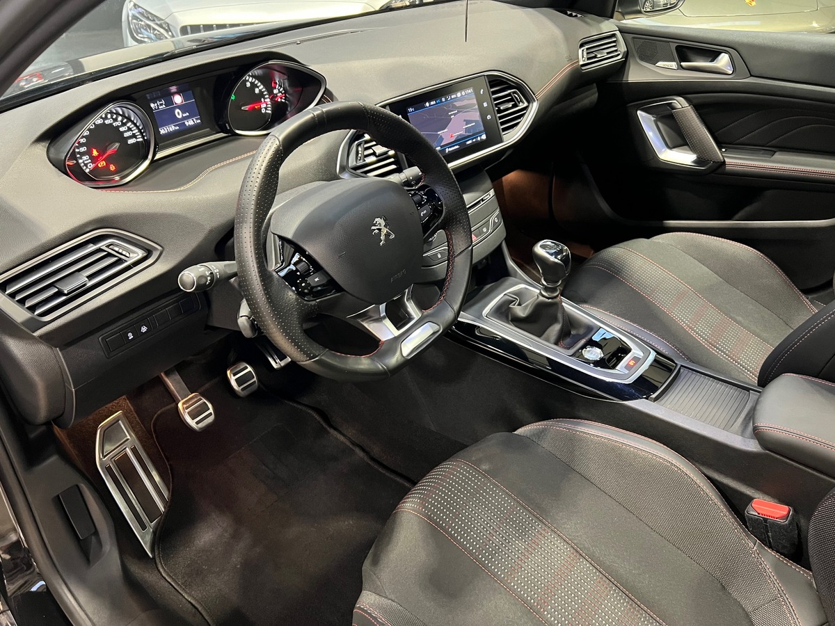 Peugeot 308 II (2) 1.2 puretech 130 ch BVM6 GT LINE /TOIT PANO/CAMERA/CARPLAY/