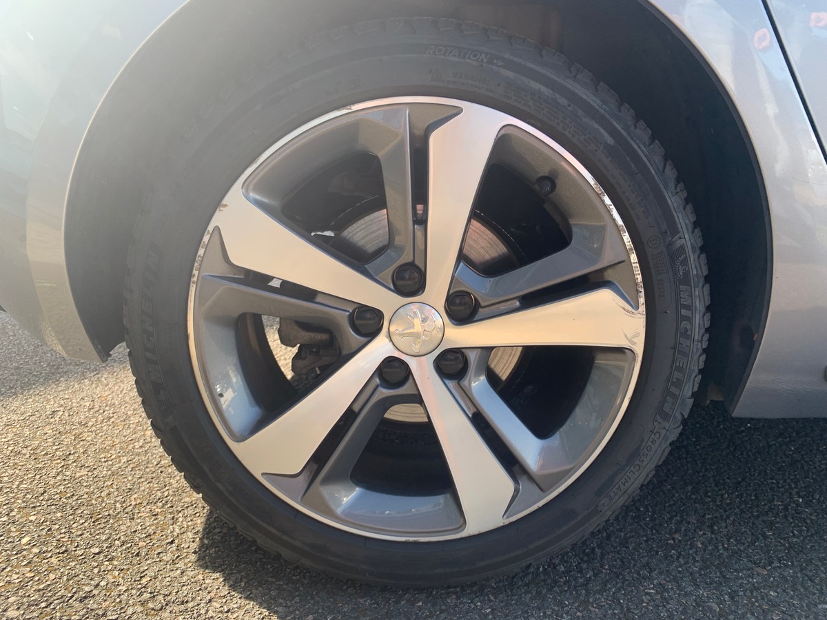 Peugeot 308 130 ch | GT Line | Toit panoramique | Apple car play | Avertisseur angles morts | Radars