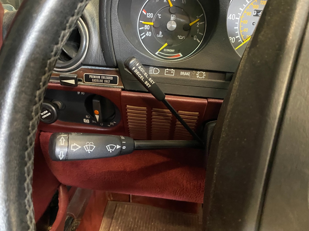 Mercedes-Benz Classe SL 560 v8 cabriolet w 107