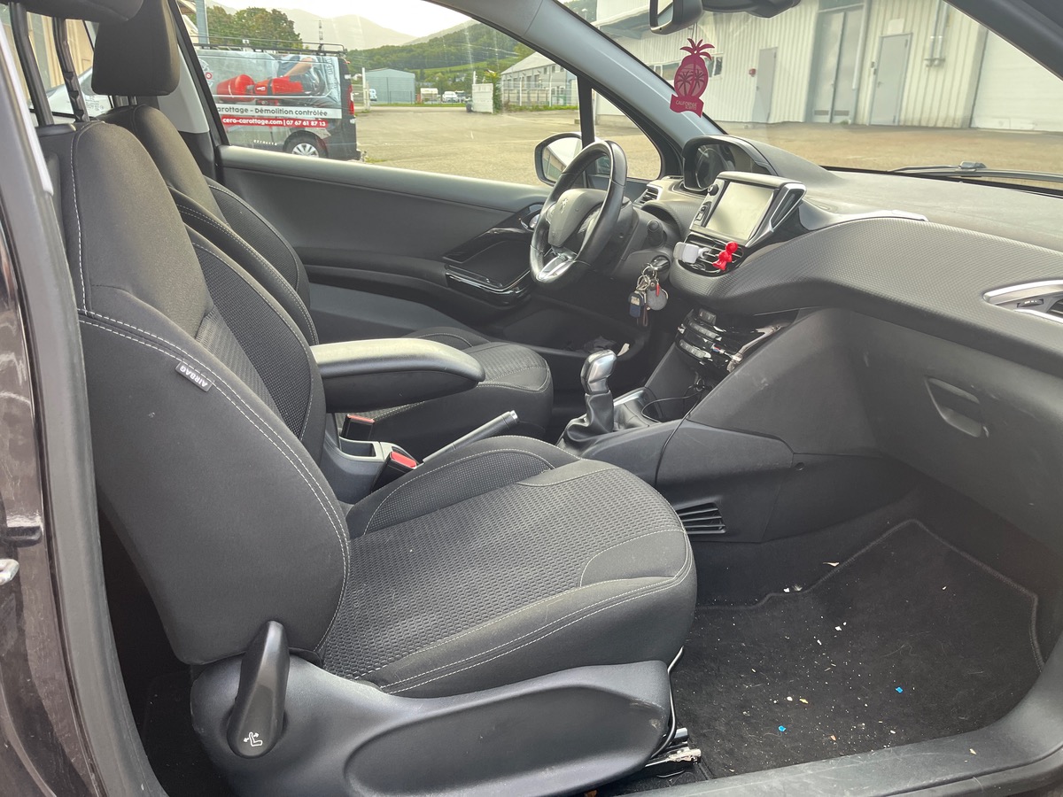 Peugeot 208 1.6 BlueHDI 100ch ALLURE 3P, Courroie de distribution OK, CarPlay, Caméra de recul, GPS