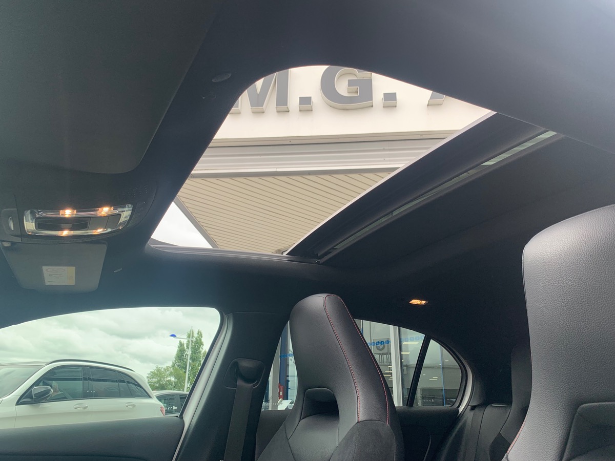 Mercedes-Benz Classe A 225 ch | AMG LINE | Toit ouvrant panoramique | Eclairage d'Ambiance | 4 MATIC