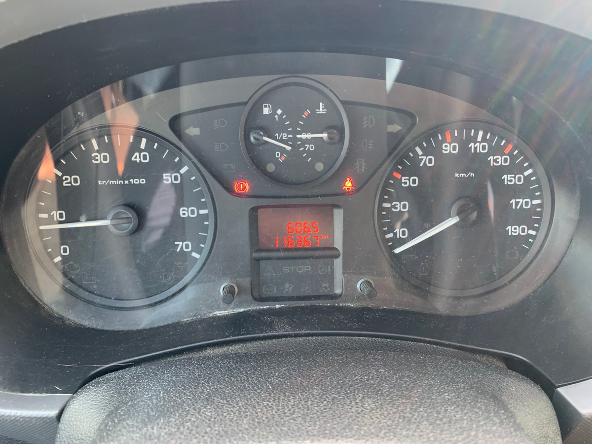 Peugeot Partner 100 ch | 5 Places | GPS | Climatisation | Attelage | Roue secours | Apple car play