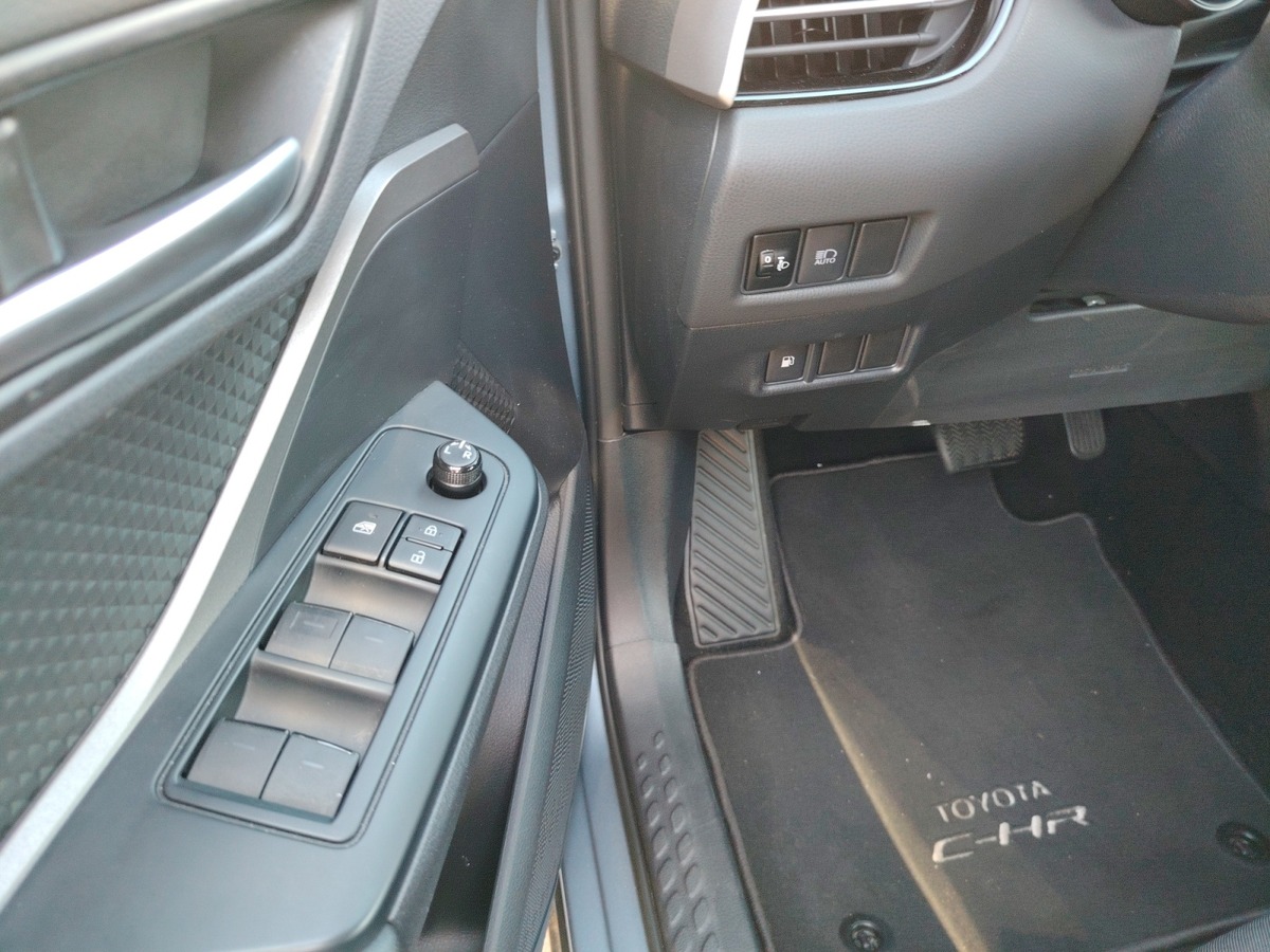 Toyota TOYOTA C HR 1.8 122 h design