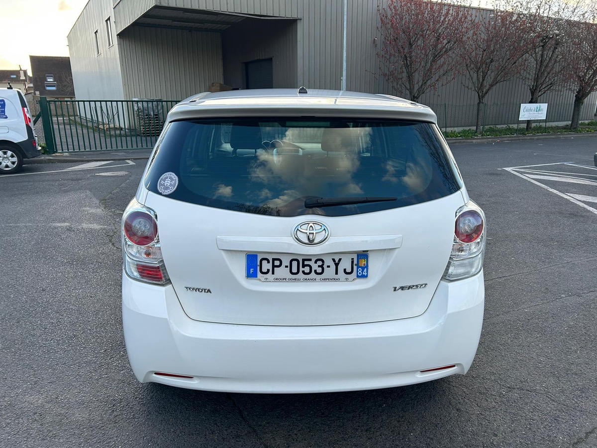 Toyota Verso 2.0 D-4D 128 CV sKyviews 4XCBLues