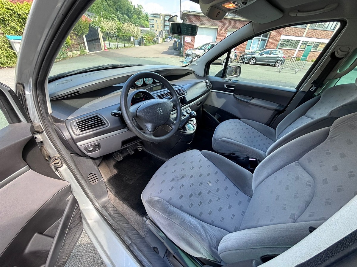 Peugeot 807 7 places 2.0 HDi 110 Confort - Distribution neuve - Garantie