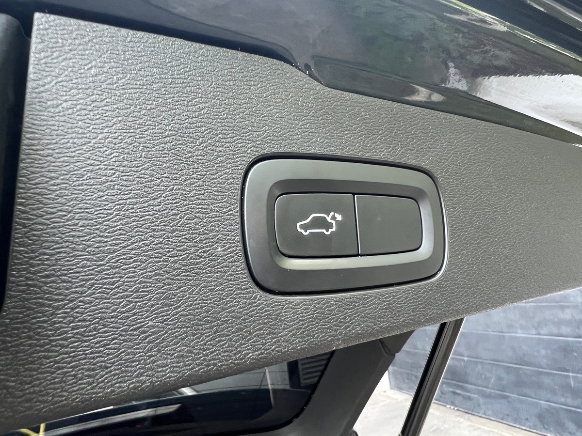 Volvo V60 II Inscription T8 2.0 Ti 16V 392 Plug in Hybrid AWD Geartronic8 303 cv