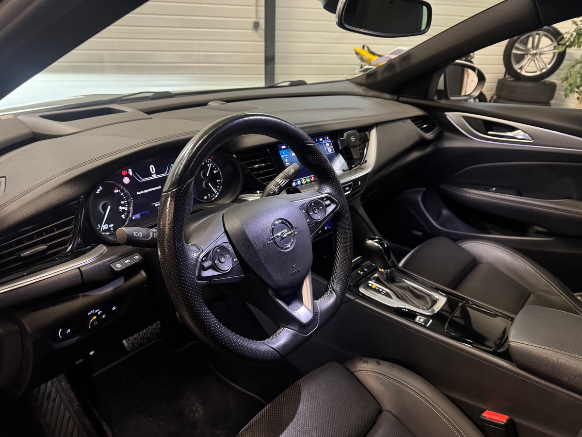 Opel Insignia 1.5 TURBO 165 OPC LINE