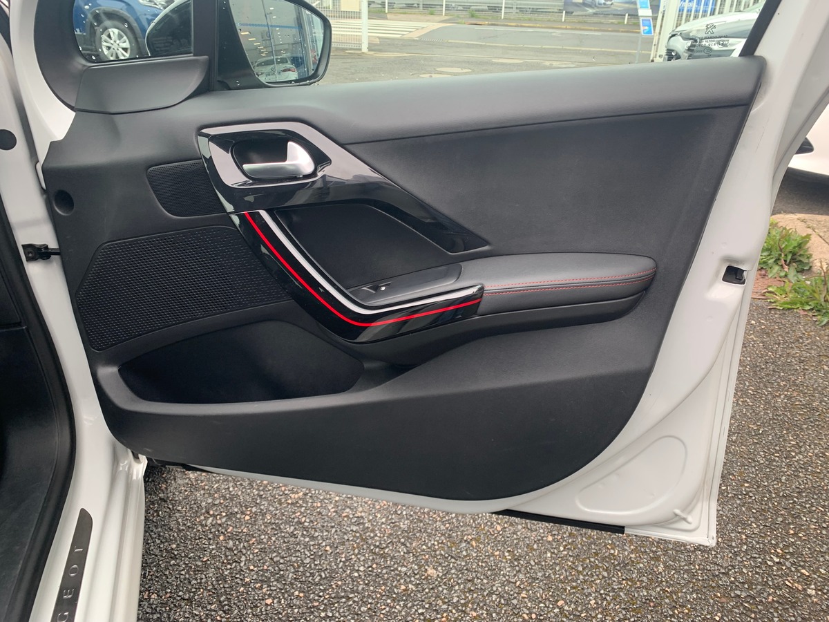 Peugeot 208 110 ch | GT Line | Régulateur de vitesse | Apple car Play Android Auto