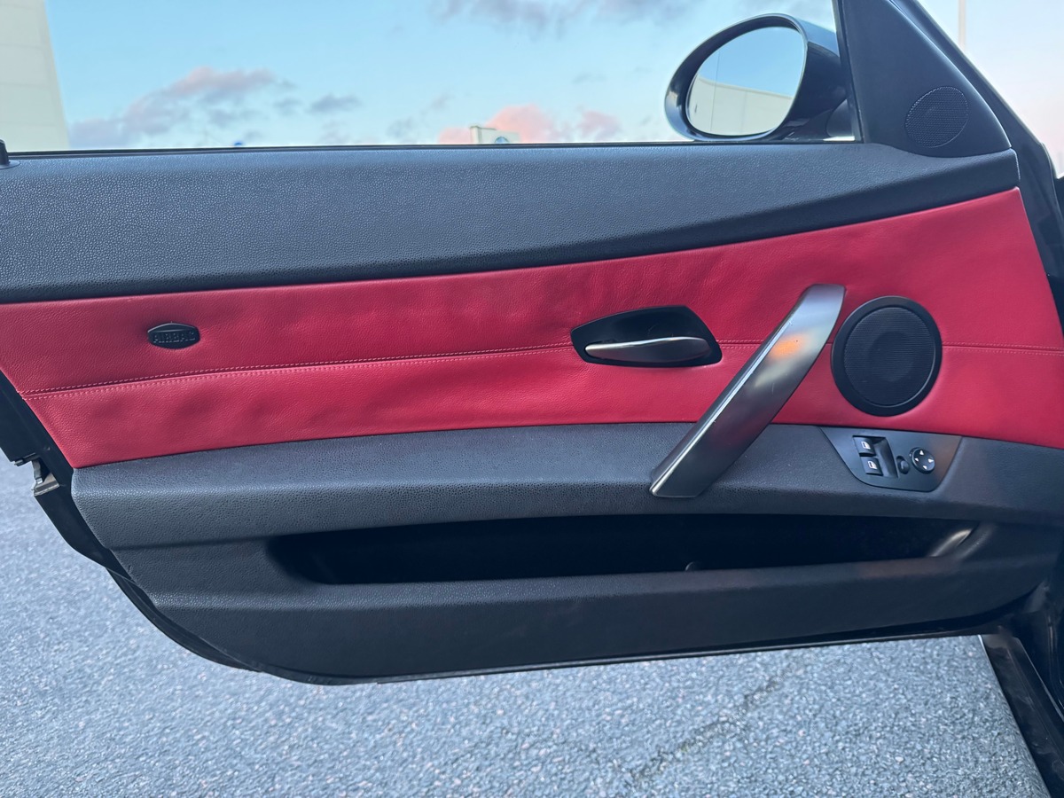 Bmw Z4 3.0si 265 ch | GPS | Volant et pommeau de vitesse M | Jantes 18'' | Climatisation | Cuir