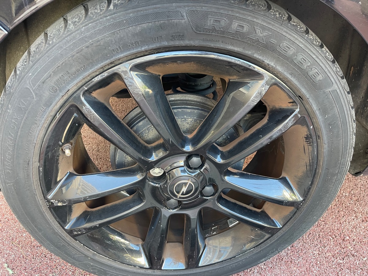 Opel Corsa 1.4 100 CV / Km Réel / Jantes Noires / Clim / Moteur à Chaine