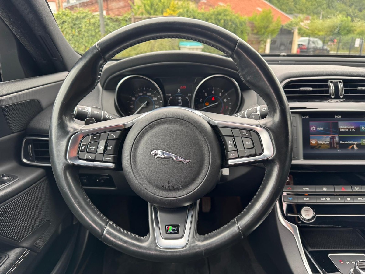Jaguar XE 2.0 200CV R-Sport - Boite automatique