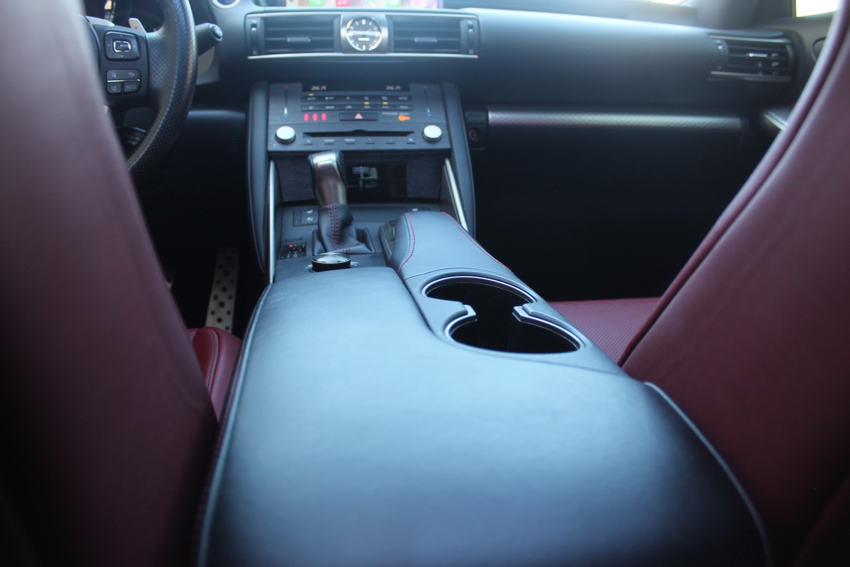 Lexus IS III (2) 300H F SPORT EXECUTIVE  FULL OPTIONS + CARPLAY / ENTRETIEN LEXUS / 2ème MAIN