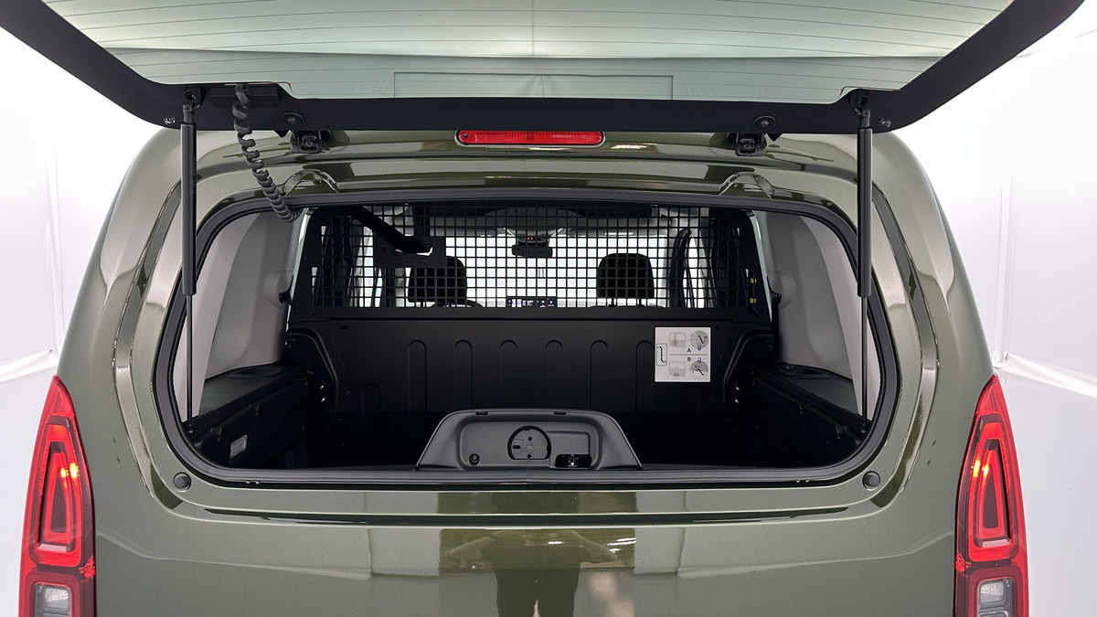 Citroën Berlingo M 1.5 BlueHDi 130chevaux Plus EAT8 | Écran central numérique TFT de 10'' | Capucine