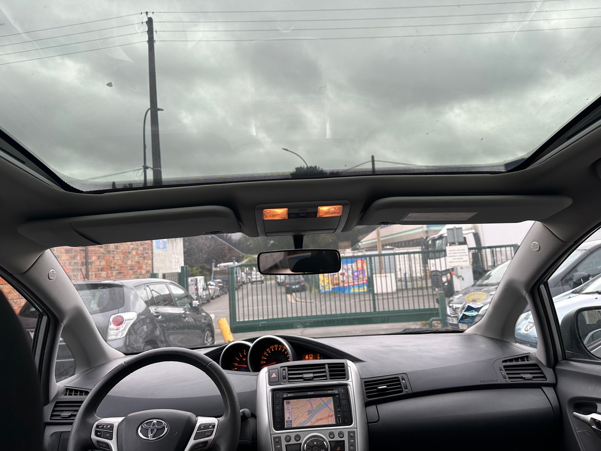Toyota Verso 2.0 D-4D 126 CV éditiont 4X foi sans frai CB