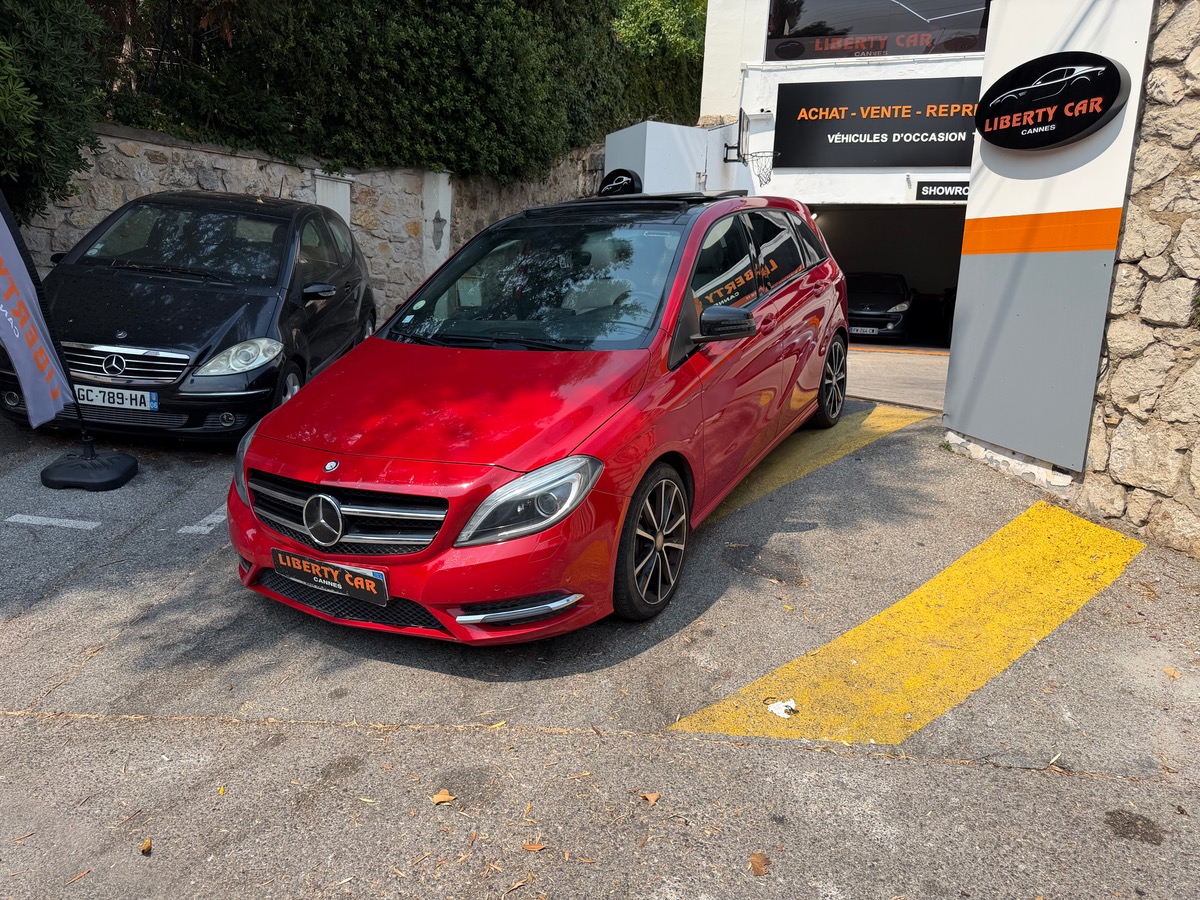 Mercedes Benz CLASSE B 180 1.5 CDI 109 CV / Pack AMG Fascination / Toit Ouvrant /  Intérieur Cuir