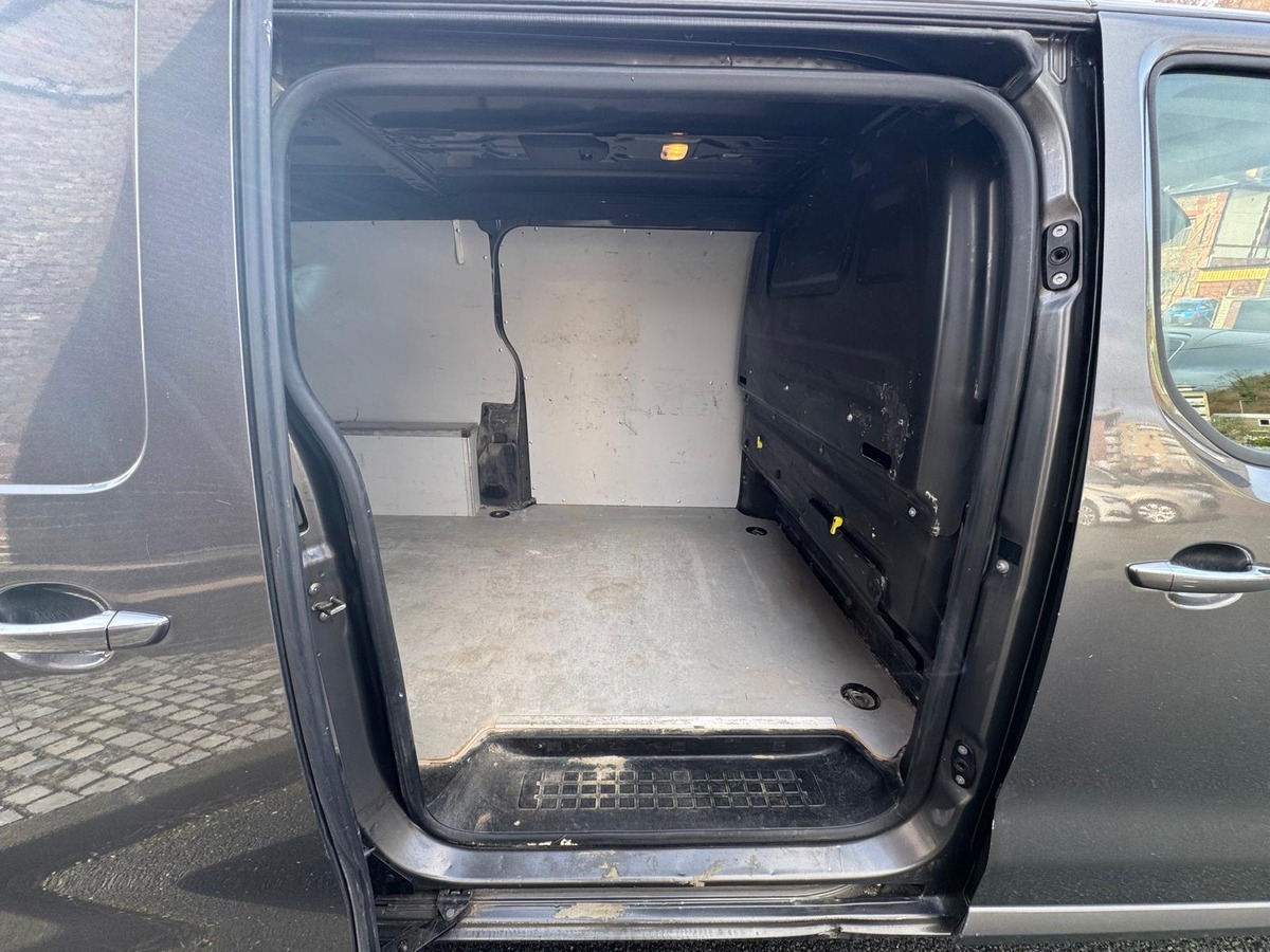 Peugeot Expert 2.0 blue-hdi 177cv EAT8 Fourgon Long - Première main