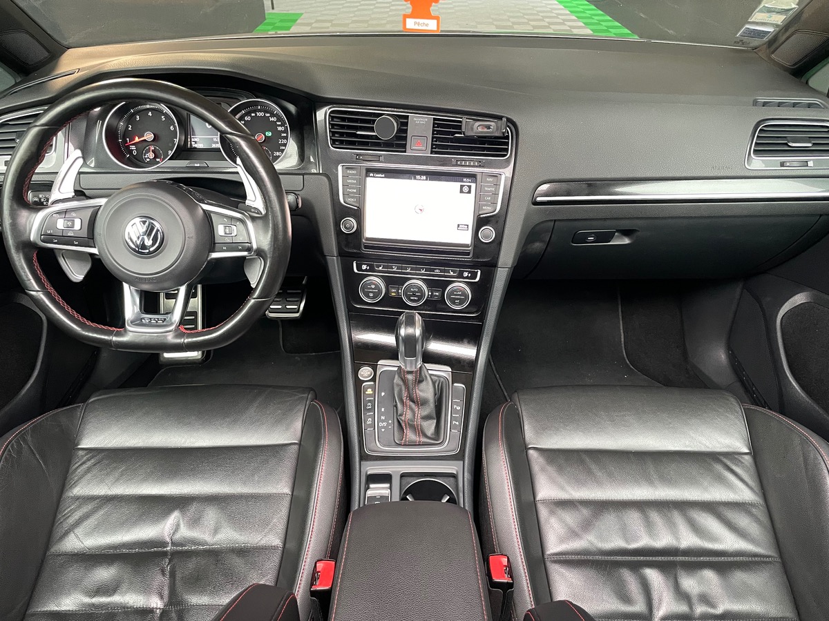 Volkswagen Golf GTI 230