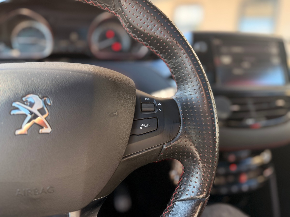 Peugeot 208 GTI Phase 2 1.6 THP 208 cv - Toit Pano - Entretiens