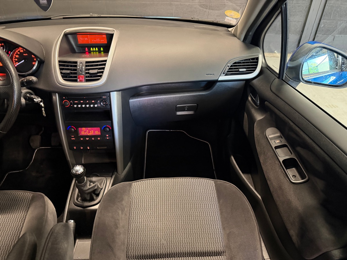 Peugeot 207 1.6 VTI 120CH Premium Pack / 5 portes / Clim auto