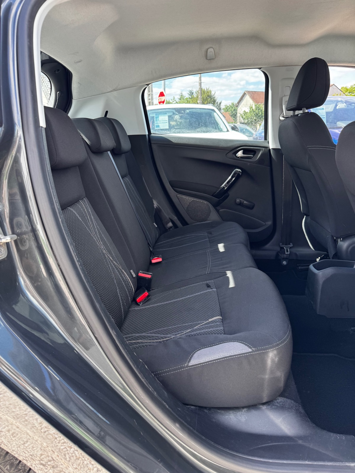 Peugeot 208 1.2 VTi 82 CV BVM5 ALLURE DISTRIBUTION FAITE  / SUIVI CONCESSION