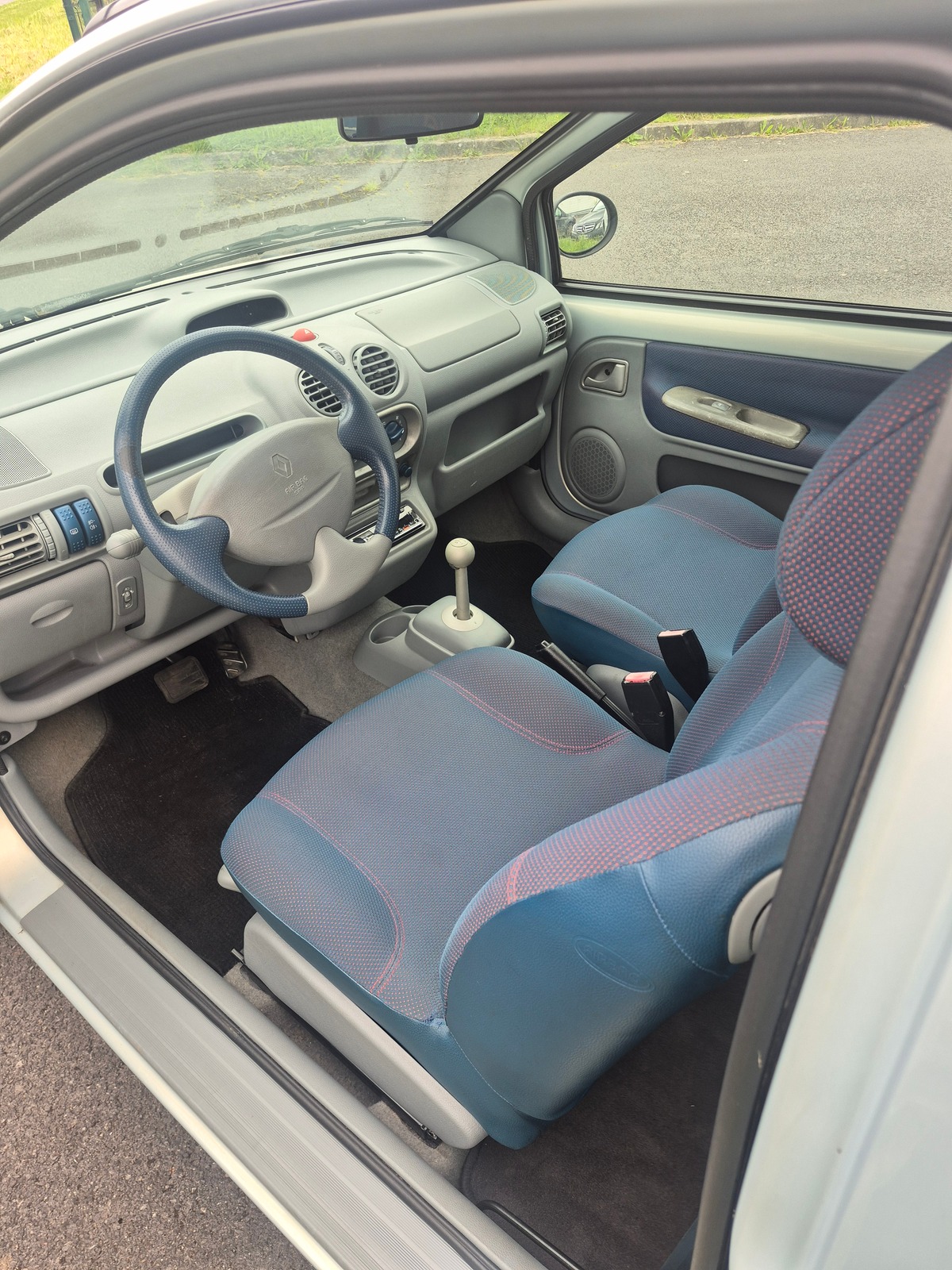 RENAULT Twingo QUICKSHIFT 16V