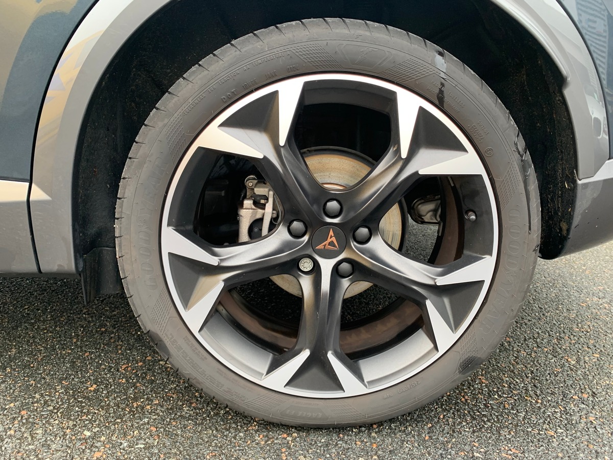 Cupra FORMENTOR E-HYBRID 204 | Business Edition | Cuir | Apple Car Play | Toit ouvrant panoramique