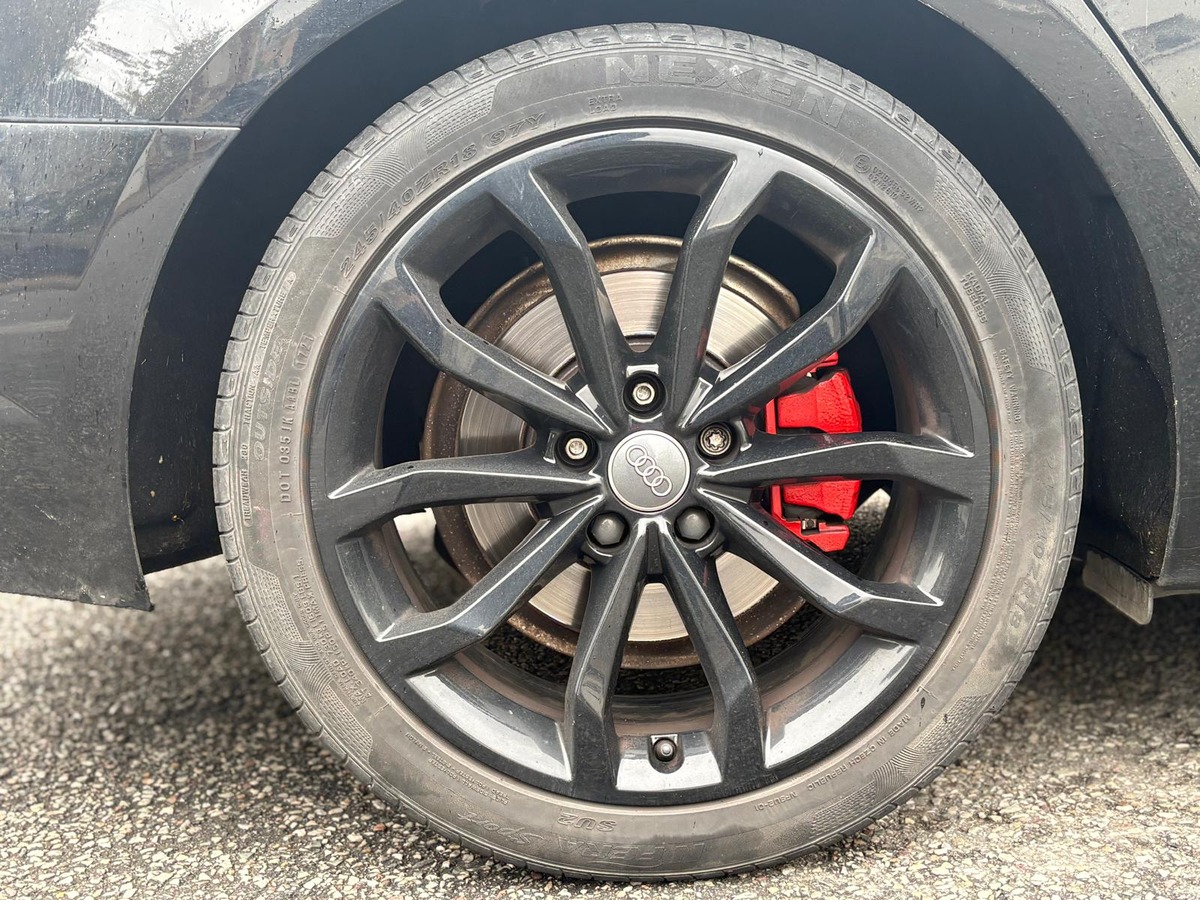 Audi A4 Quattro - 2.0 TDI - Design Luxe
