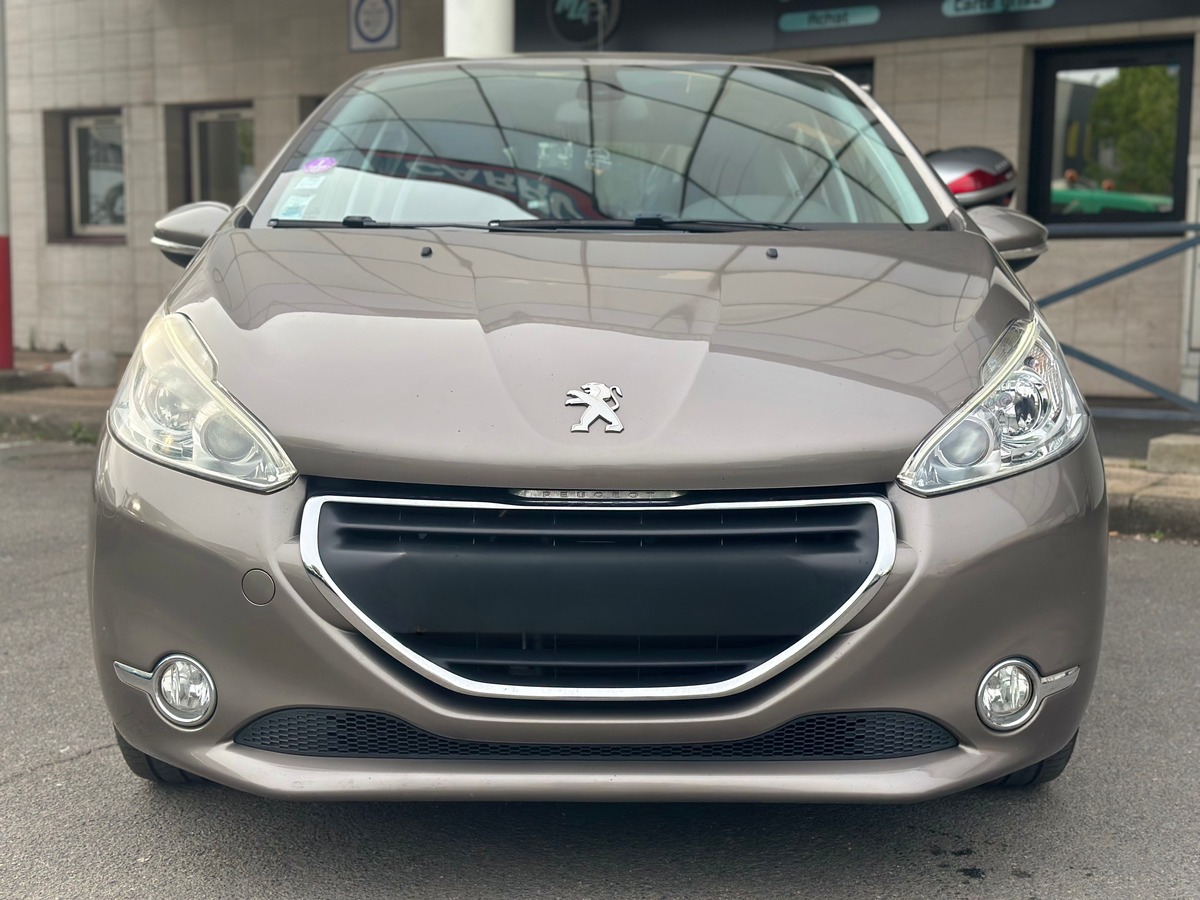 Peugeot 208 Allure 5 Portes 1.2 VTi 82 cv Distribution OK