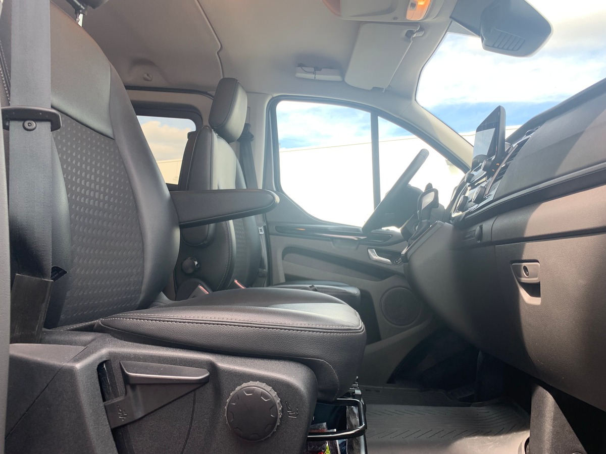 Ford TRANSIT CUSTOM 170 ch | SPORT | 5 Places | L1H1 | Premiére MAIN | Caméra de recul | Attelage