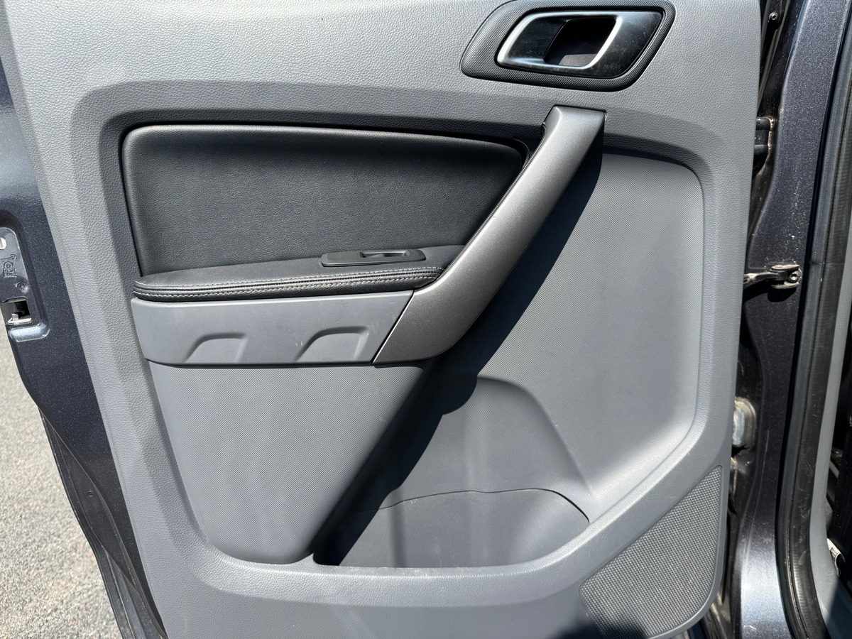 Ford Ranger 200 chevaux | Limited | Double Cabine | 5 places | GPS | Régulateur vitesse | Hard Top