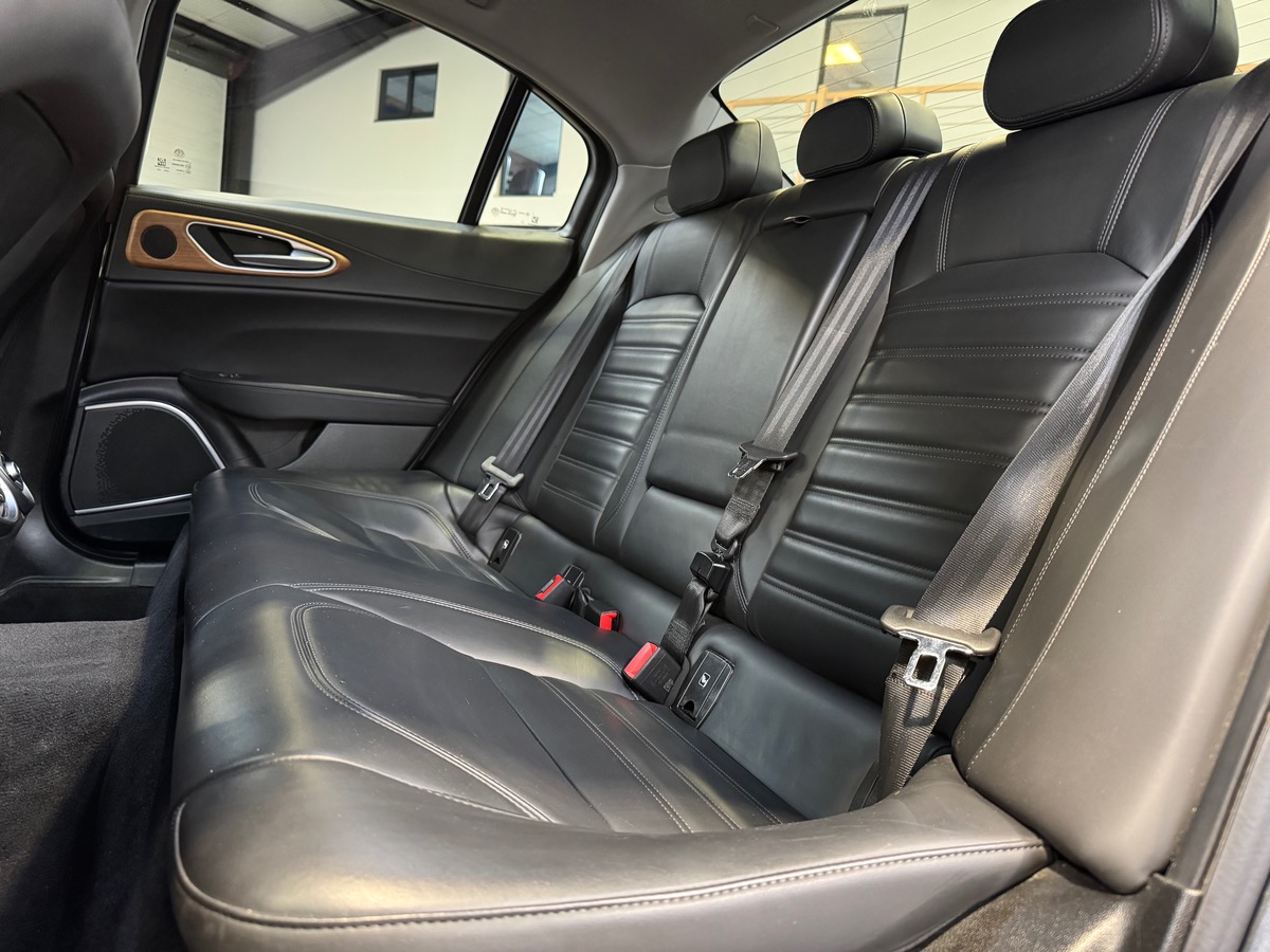 Alfa Romeo Giulia VELOCE 2.2 JTD Q4 AT8 210CV CAM/SIEGE ET VOLANT CHAUFFANT SUIVIT COMPLET N