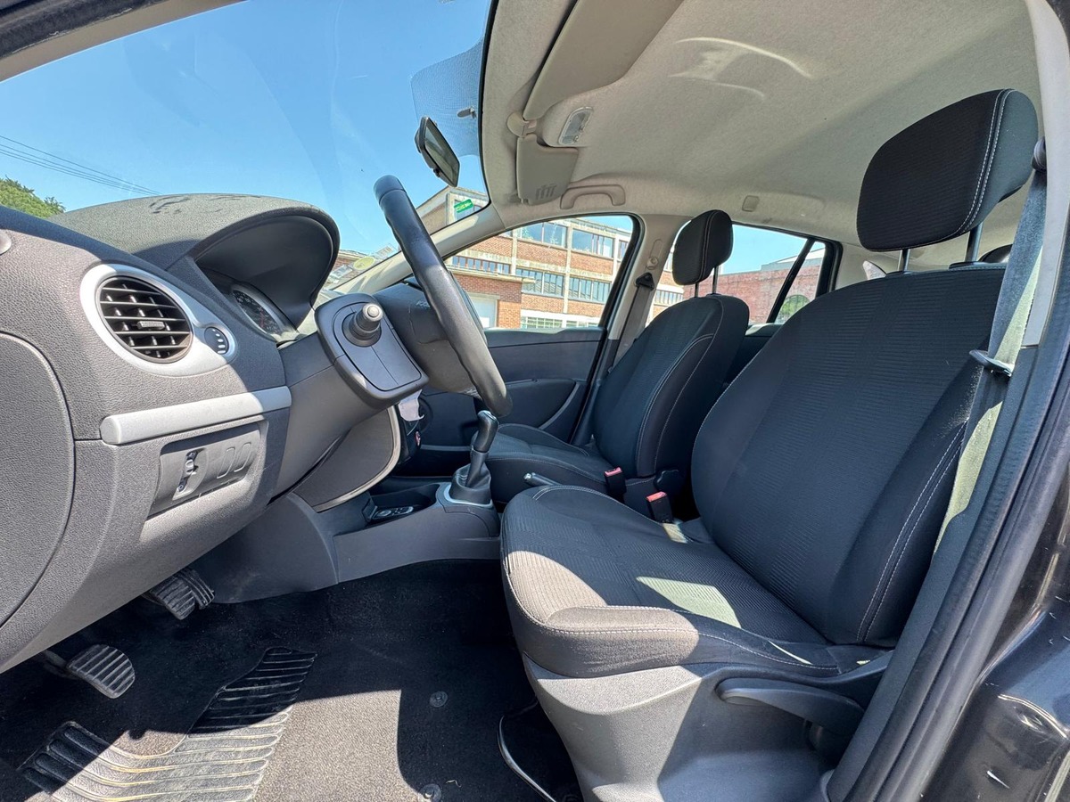 RENAULT Clio III estate 1.5 dci authentique - garantie