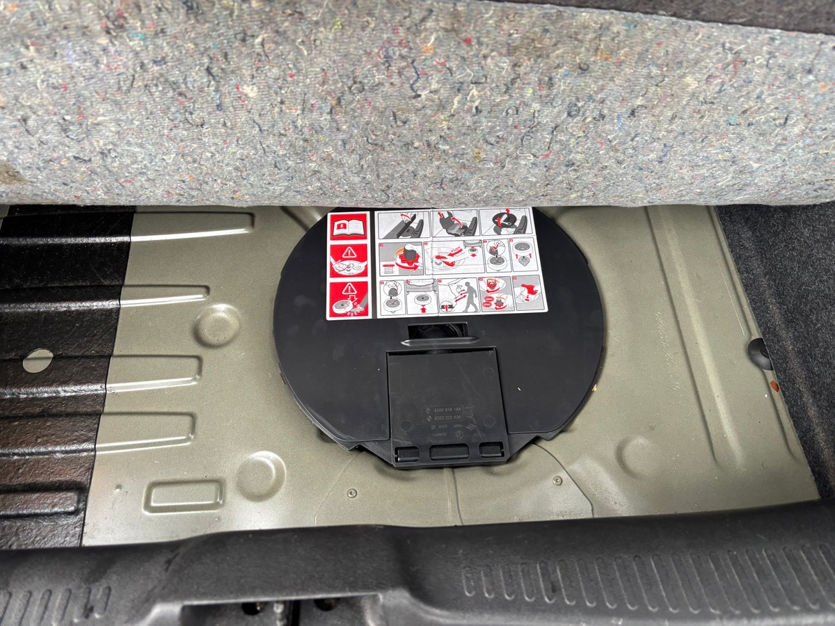 RENAULT Clio III 1.6 Dynamique - VENTE A MARCHAND