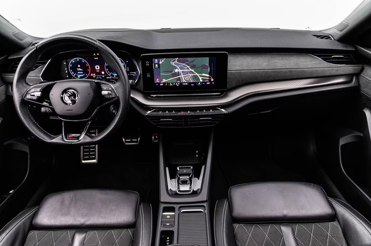 Skoda Octavia Combi 2.0 TDI 200ch RS DSG7/Toit ouvrant/Attelage/VO Allemand/Malus 250e