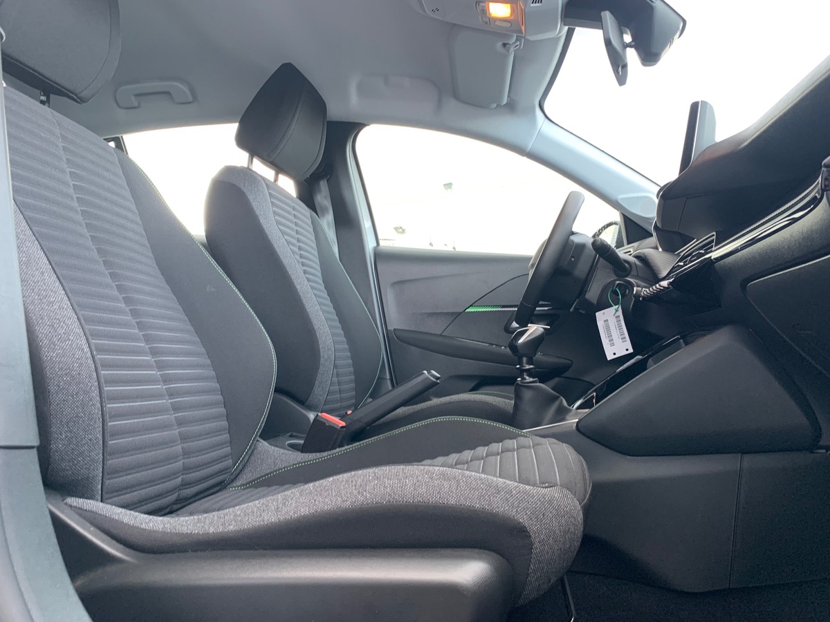 Peugeot 208 100 ch | Active | Aide stationnement arrière | Sièges avant chauffants | Écran tactile