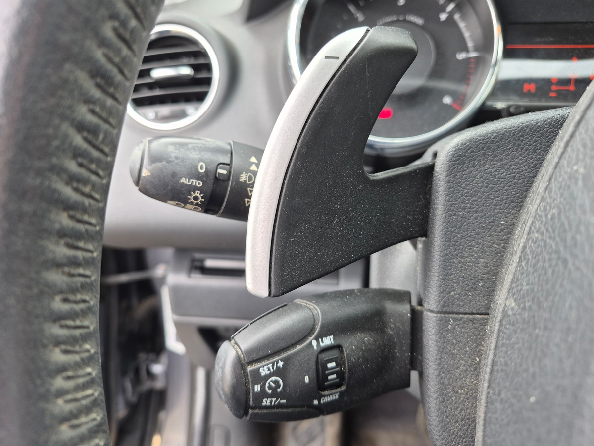 Peugeot 3008 1.6 HDI 16V 112ch FAP BMP6 Blue Lion Premium Pack