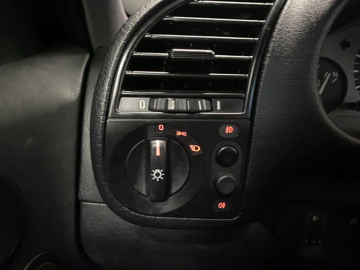 Bmw Série 3 E36 328i Berline Pack M individuel 193cv Toit Ouvrant