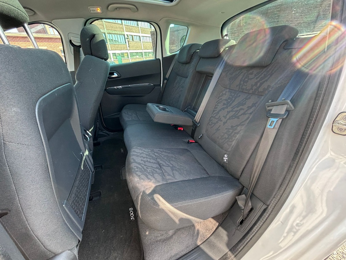 Peugeot 3008 1.6 HDi Style - Attelage - Révisé - Garantie